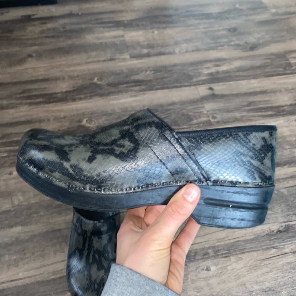 Dansko 41 Black Leather Python Clogs - image 6